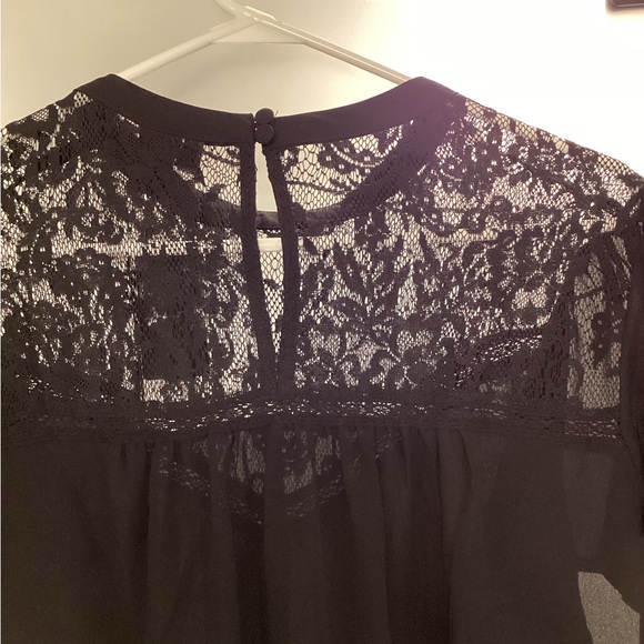 NWT Georgette With Lace Detail Flutter Sleeve Top Size 2 - Picture 5 of 8